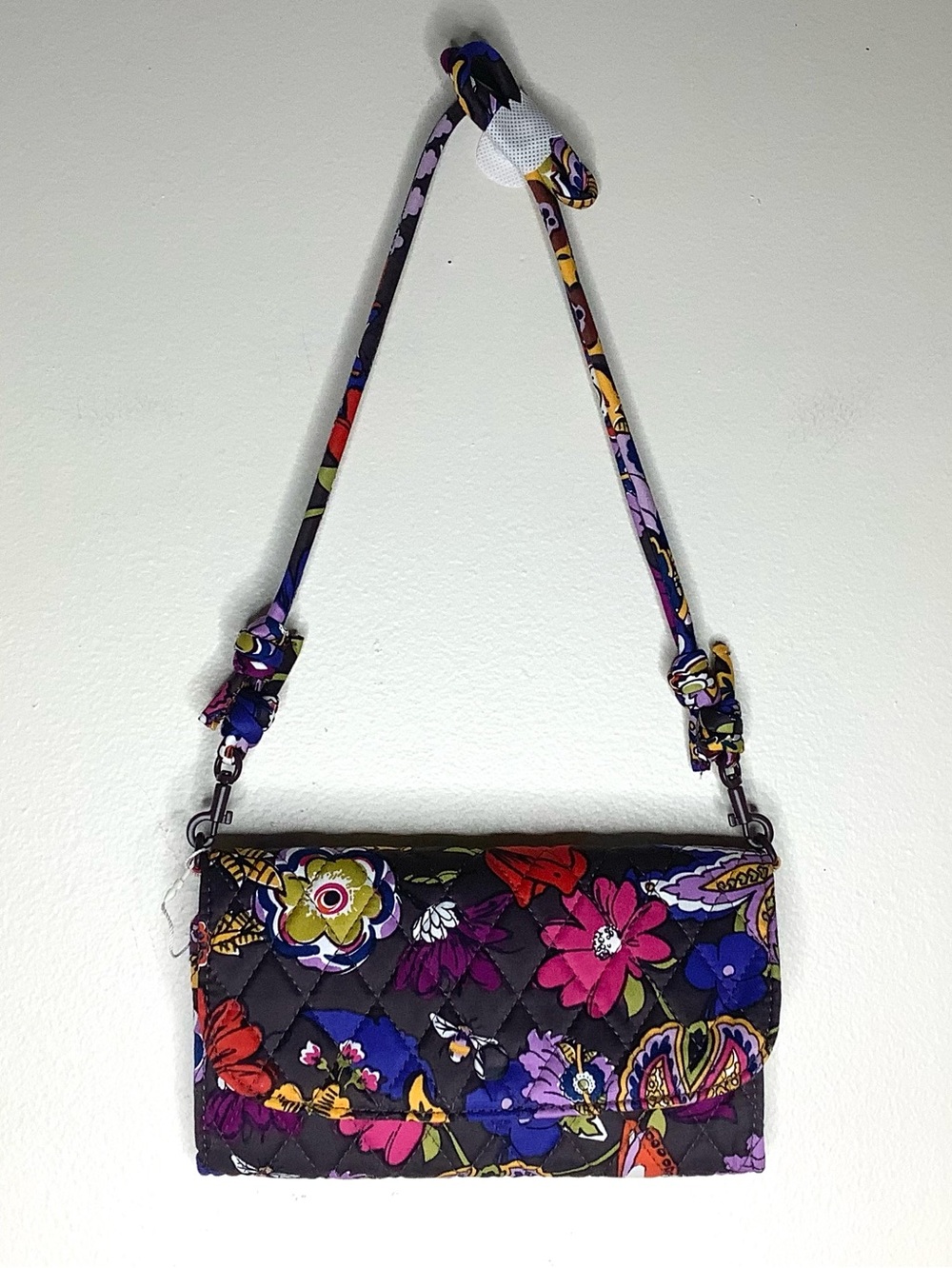 < NWT Vera Bradley Wildwood Wallet Crossbody Colorful Bouquet Pattern >